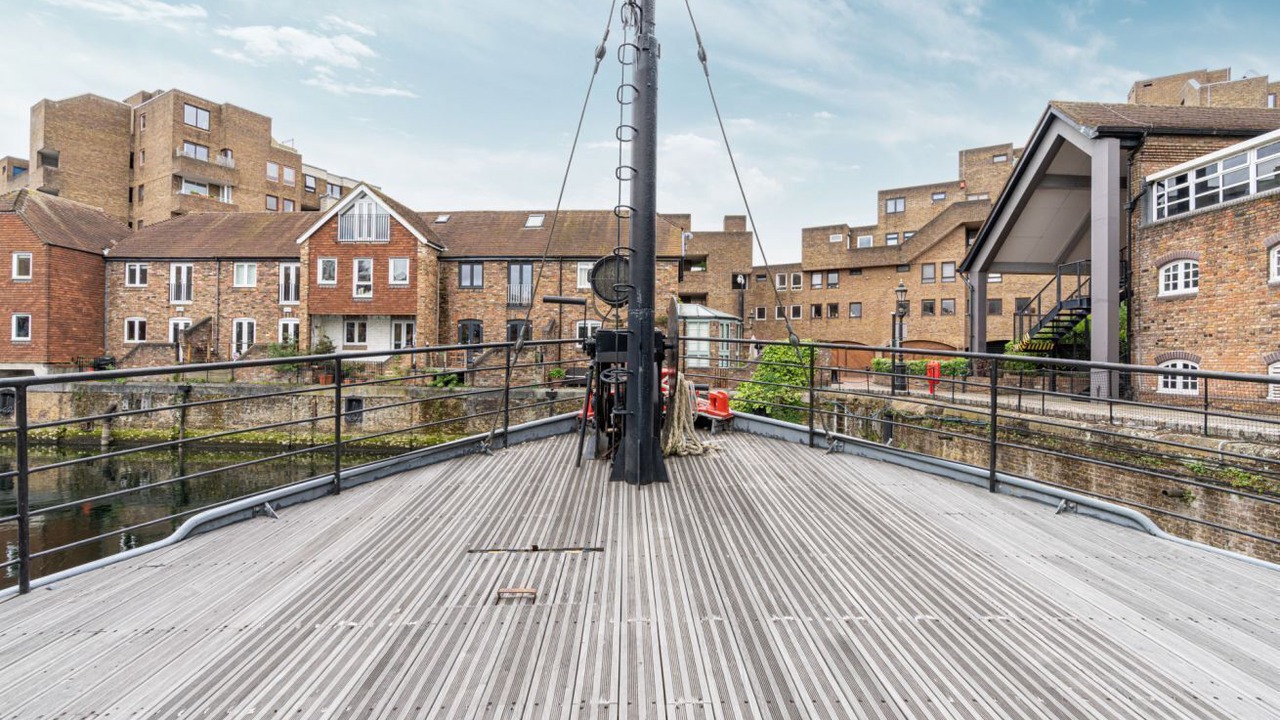 Photo of Outdoor in Tower Hill