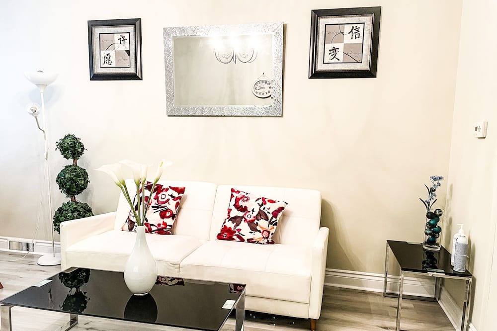Photo of Livingroom in Hamilton