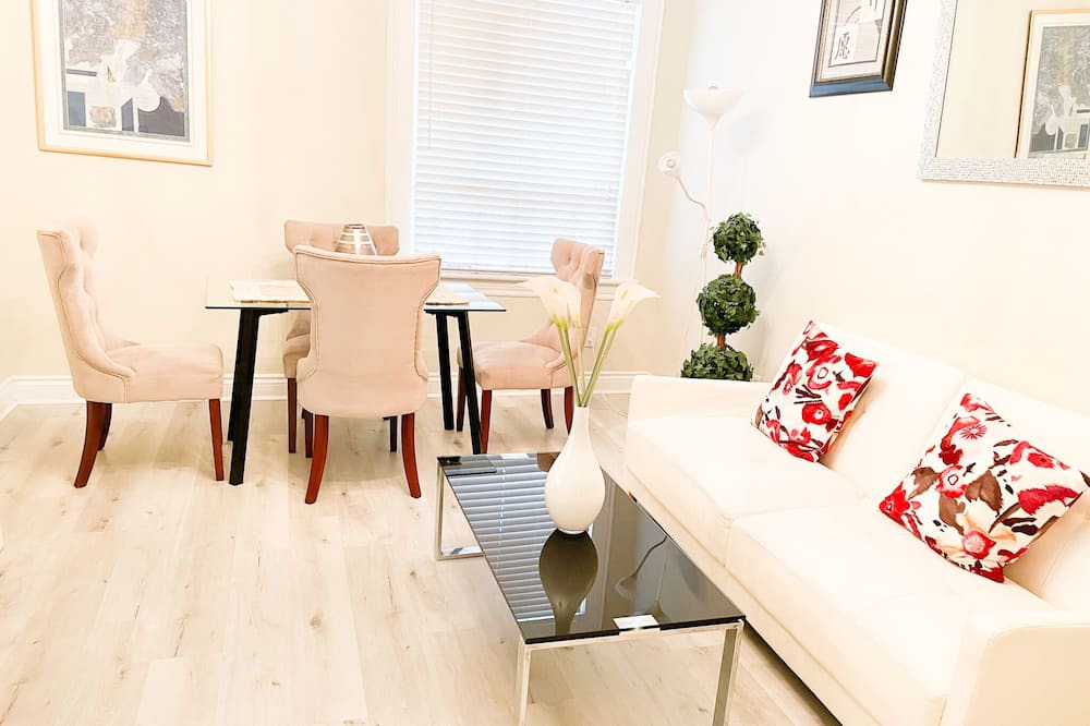 Photo of Livingroom in Hamilton