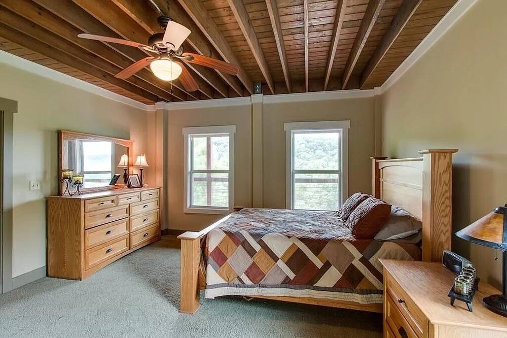 Photo of Bedroom in Smithville
