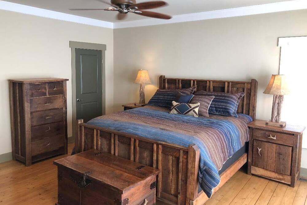 Photo of Bedroom in Smithville