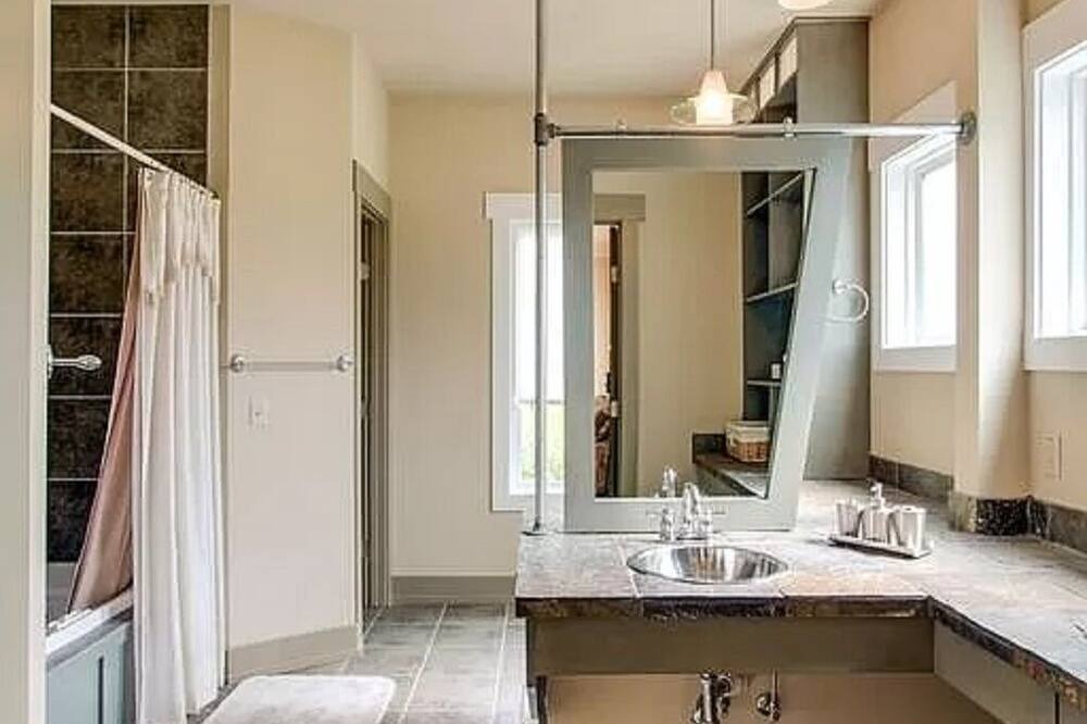 Photo of Bathroom in Smithville