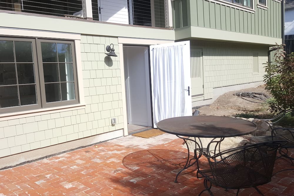 Photo of Patio Balcony in Mission Canyon