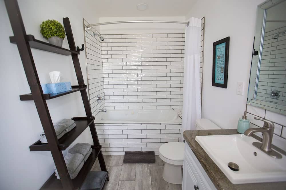 Photo of Bathroom in Gull Lake