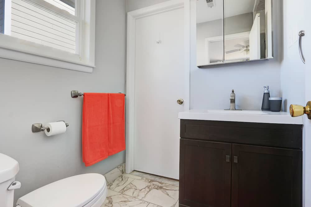 Photo of Bathroom in Townsend's Inlet