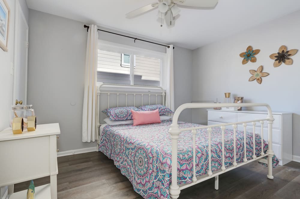 Photo of Bedroom in Townsend's Inlet