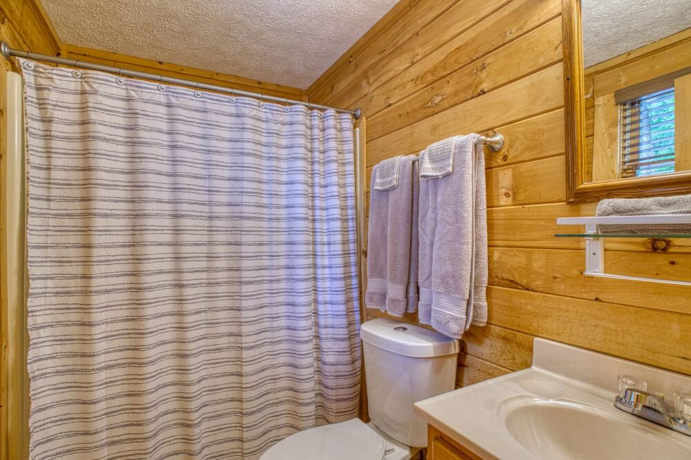 Photo of Bathroom in Pine Mountain Valley