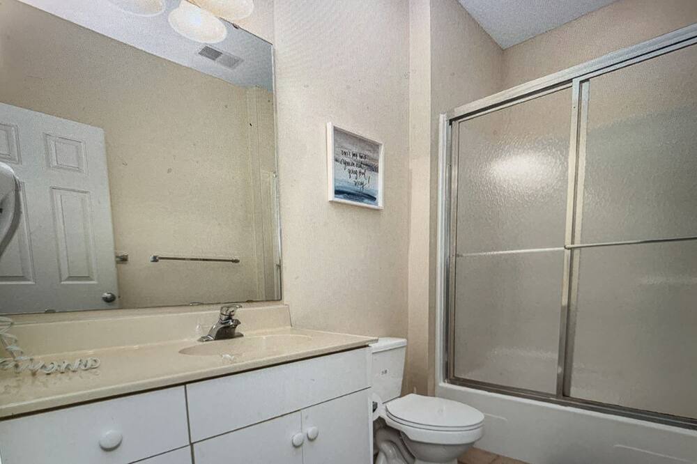 Photo of Bathroom in Red Hill