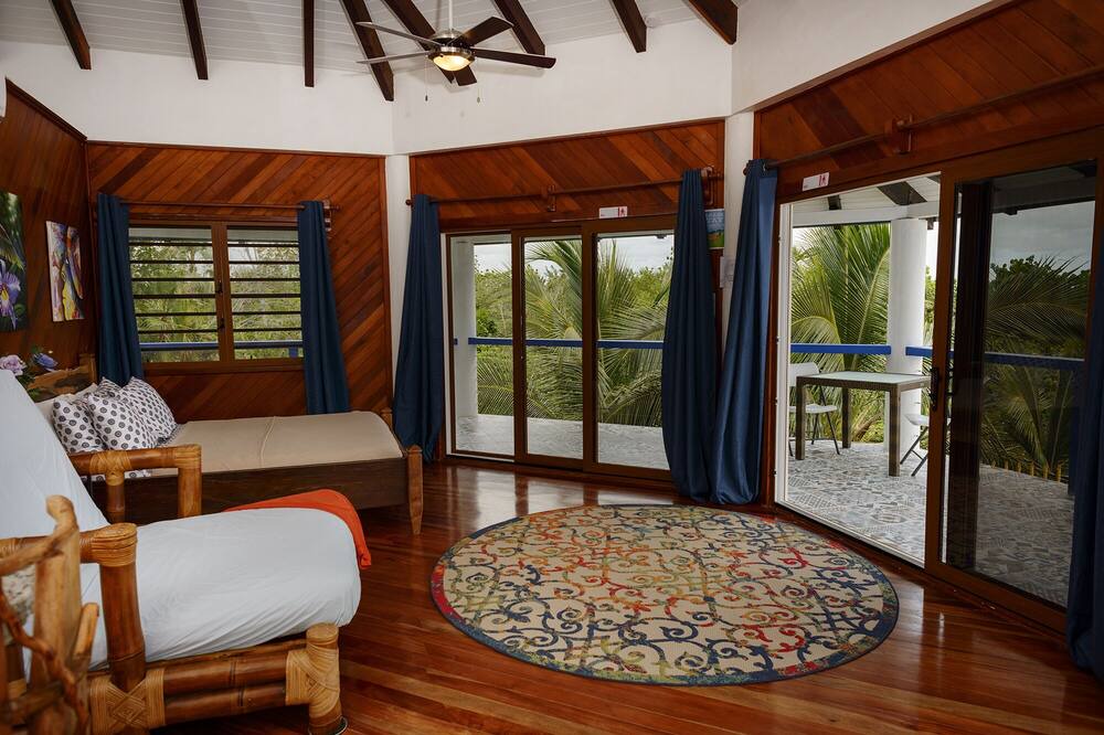 Photo of Livingroom in Caribbean Way