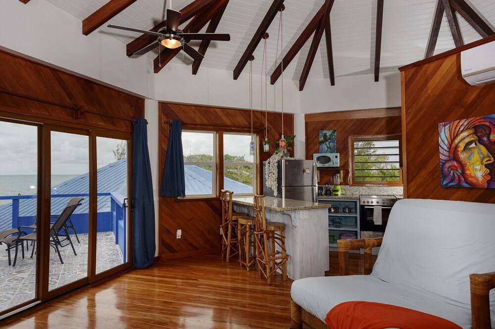 Photo of Livingroom in Caribbean Way