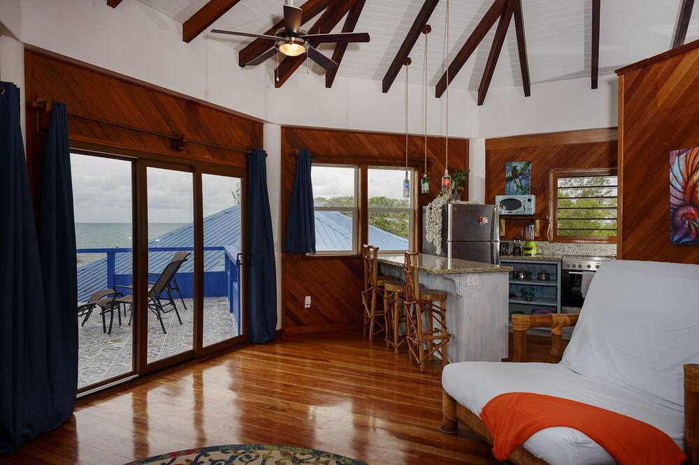 Photo of Livingroom in Caribbean Way