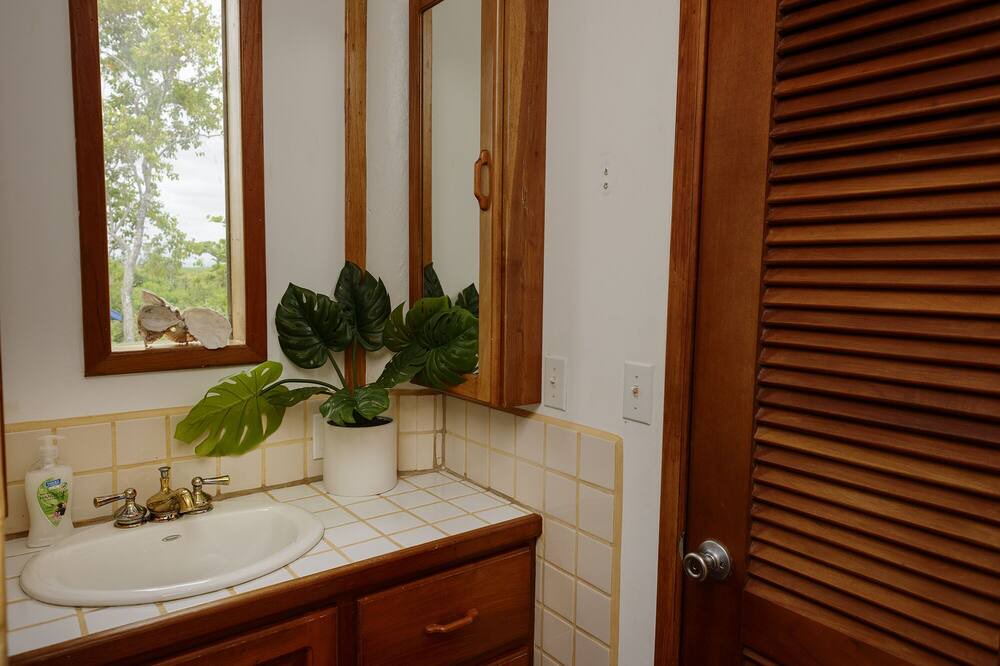 Photo of Bathroom in Caribbean Way