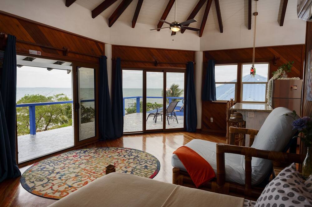 Photo of Livingroom in Caribbean Way