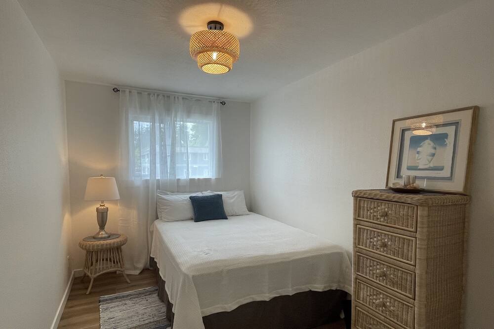 Photo of Bedroom in Campbell River