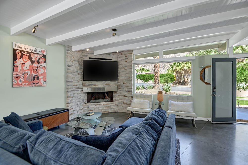 Photo of Livingroom in Tahquitz River Estates