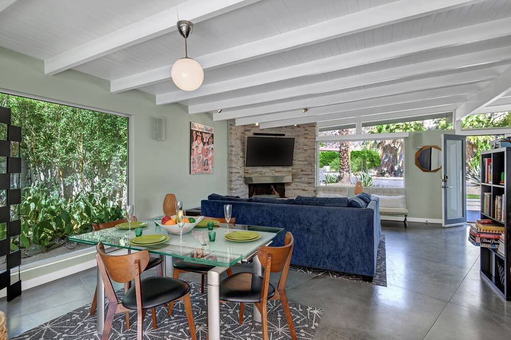 Photo of Livingroom in Tahquitz River Estates