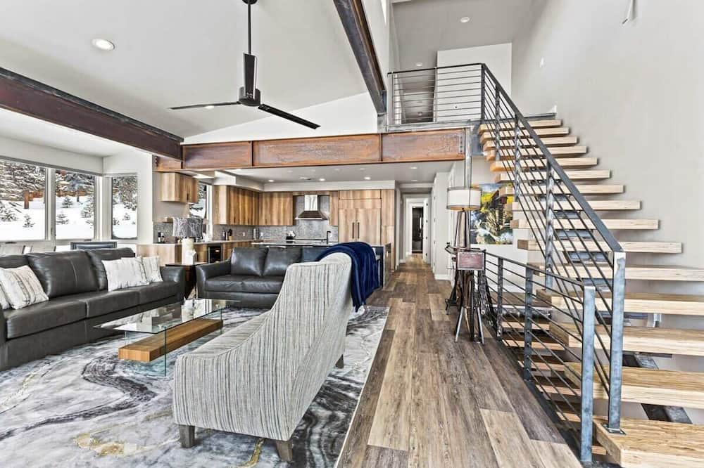 Photo of Livingroom in Woodmoor