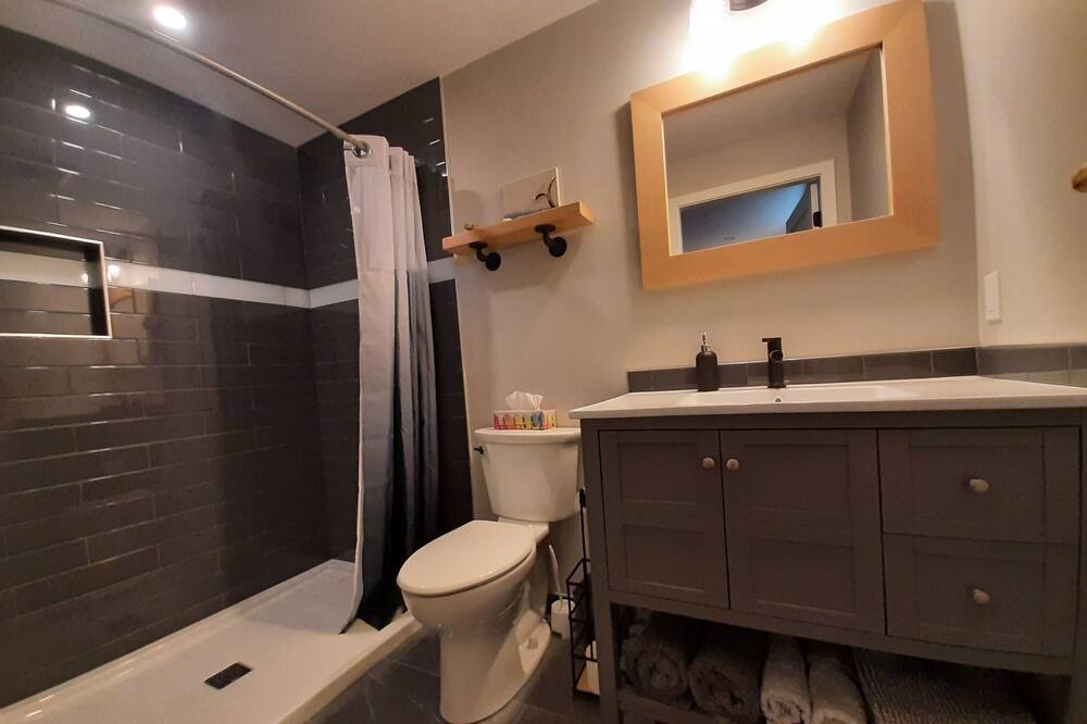 Photo of Bathroom in Maple Bay