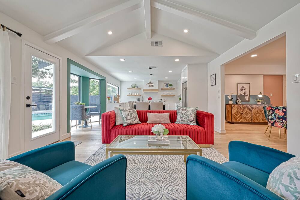 Photo of Livingroom in Spring Branch Central