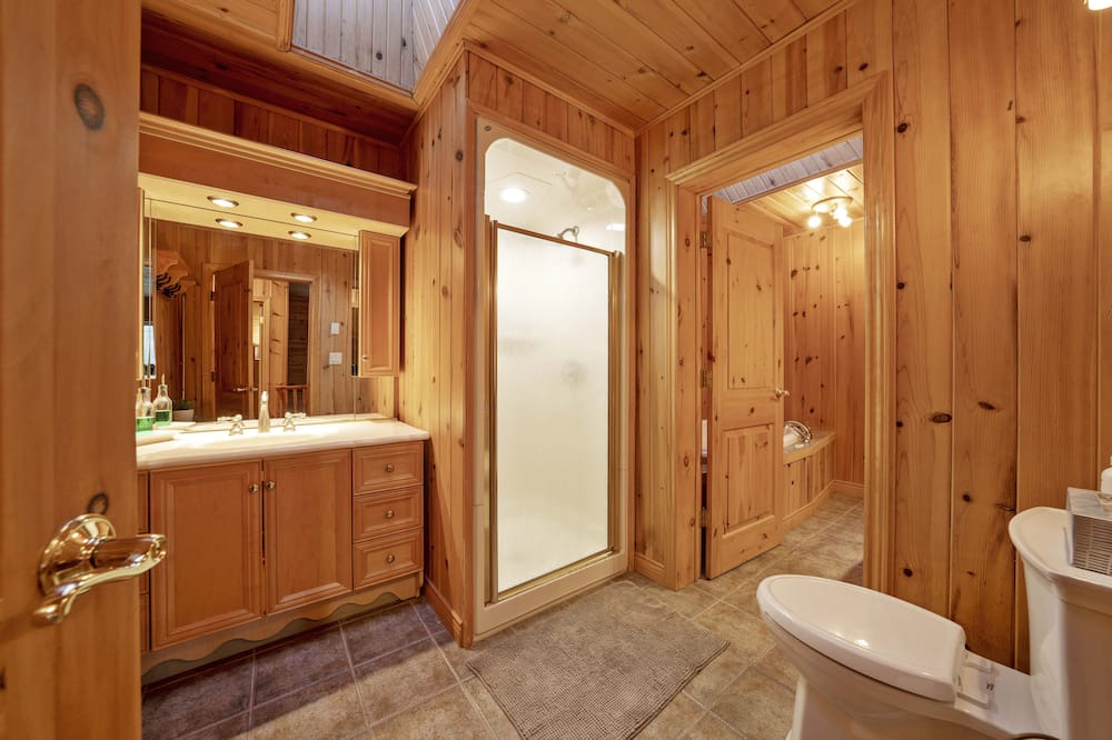 Photo of Bedroom in Algonquin Highlands