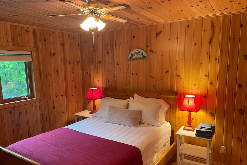 Photo of Bedroom in Algonquin Highlands