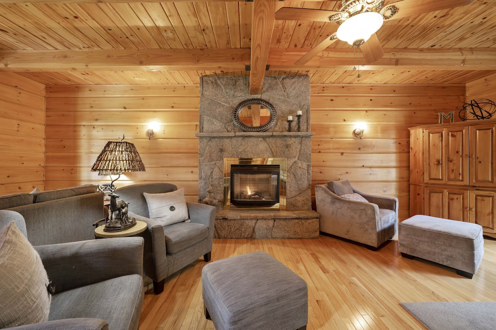 Photo of Livingroom in Algonquin Highlands