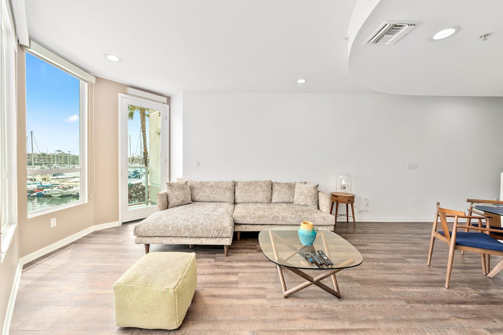 Photo of Livingroom in Silver Strand