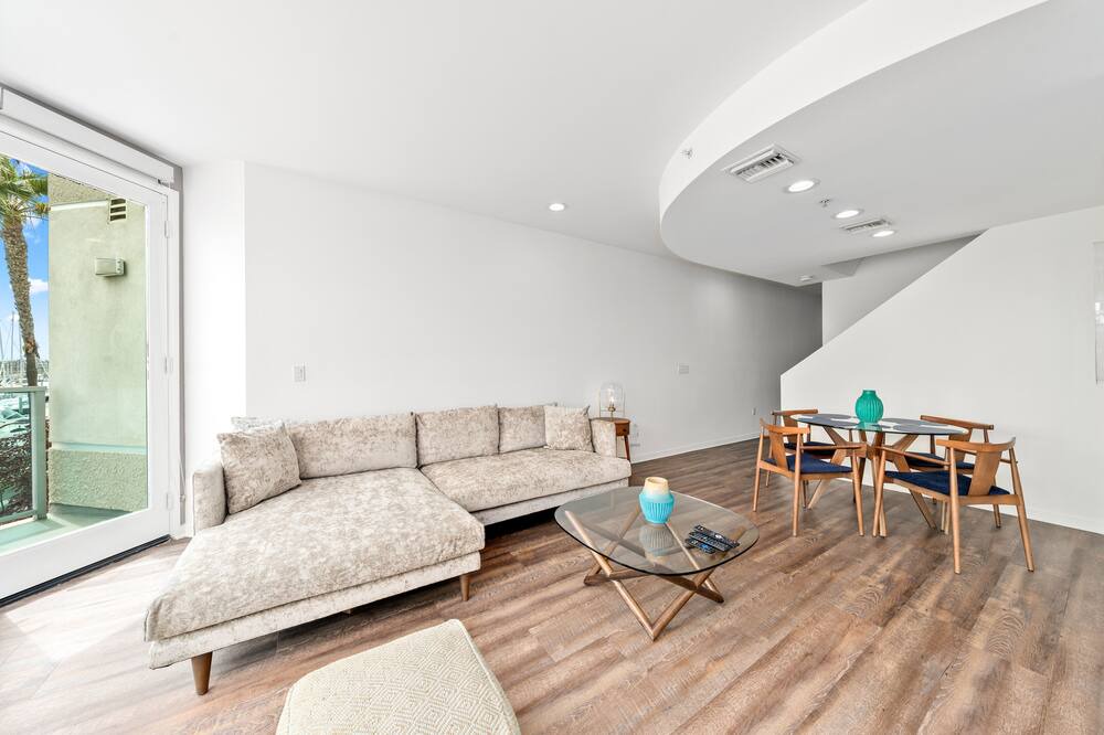 Photo of Livingroom in Silver Strand