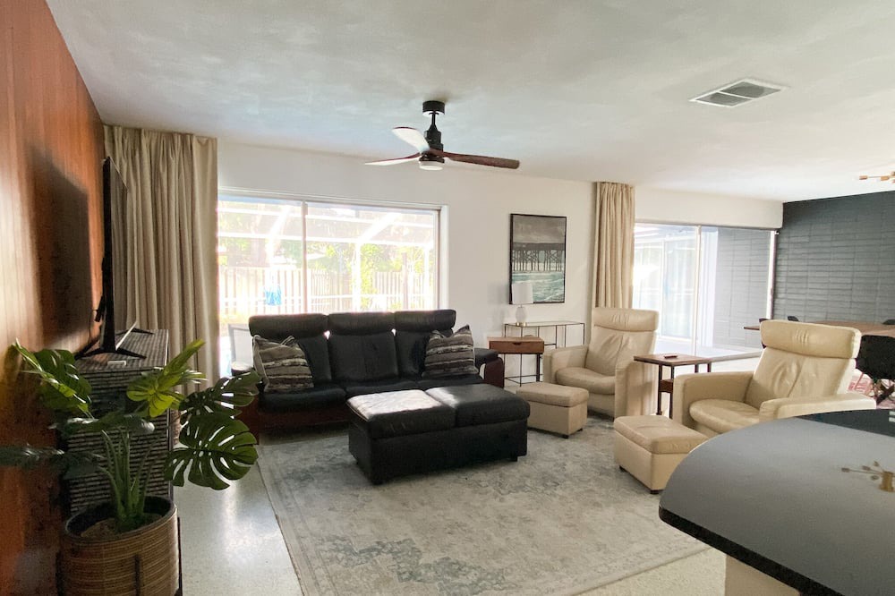 Photo of Outdoor in Harbor Hills