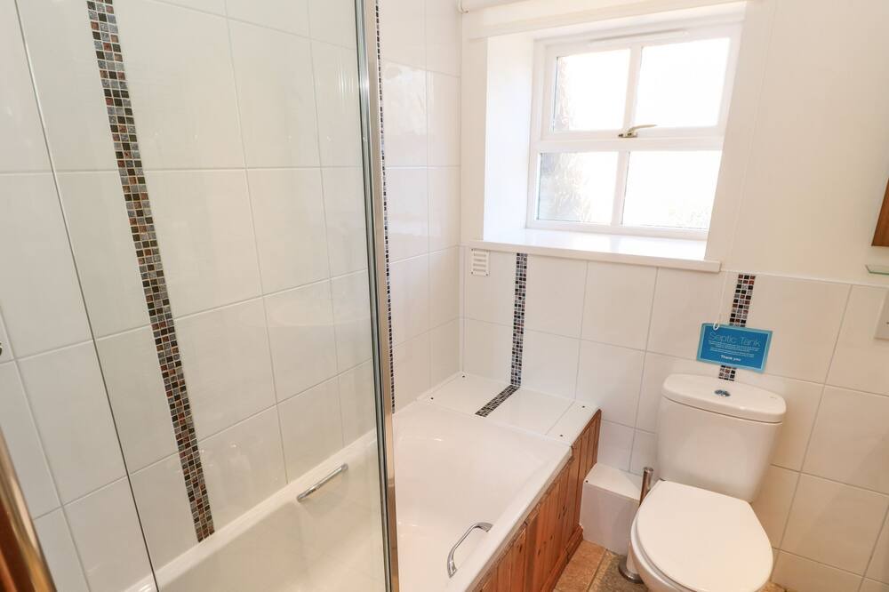 Photo of Bathroom in Catton