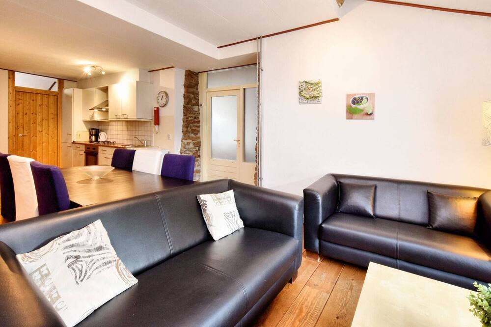 Photo of Livingroom in Commanster