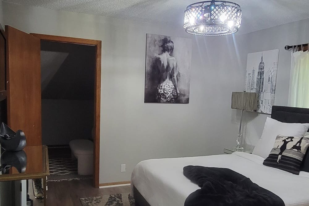Photo of Livingroom in Monroe County