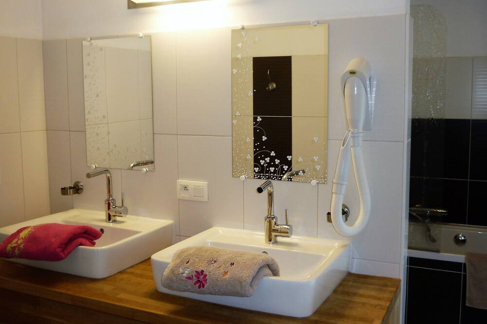 Photo of Bathroom in Xhignesse