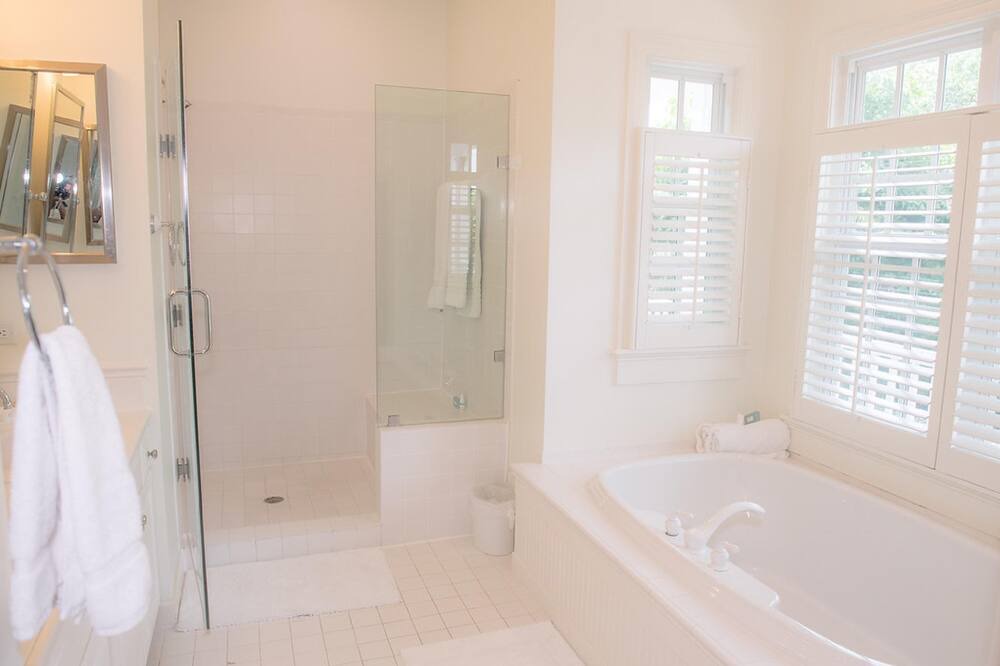 Photo of Bathroom in Islamorada
