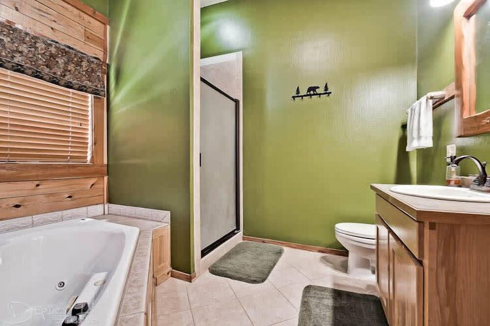 Photo of Bathroom in Sylvan Shores