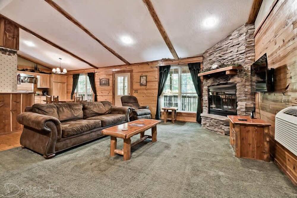 Photo of Livingroom in Sylvan Shores