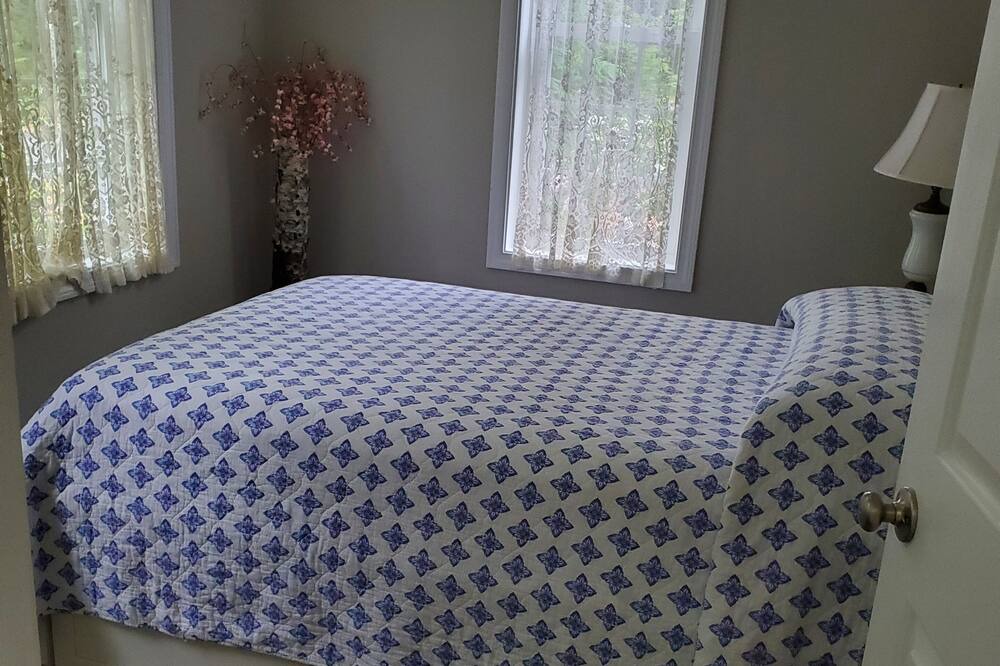 Photo of Bedroom in Town Hill