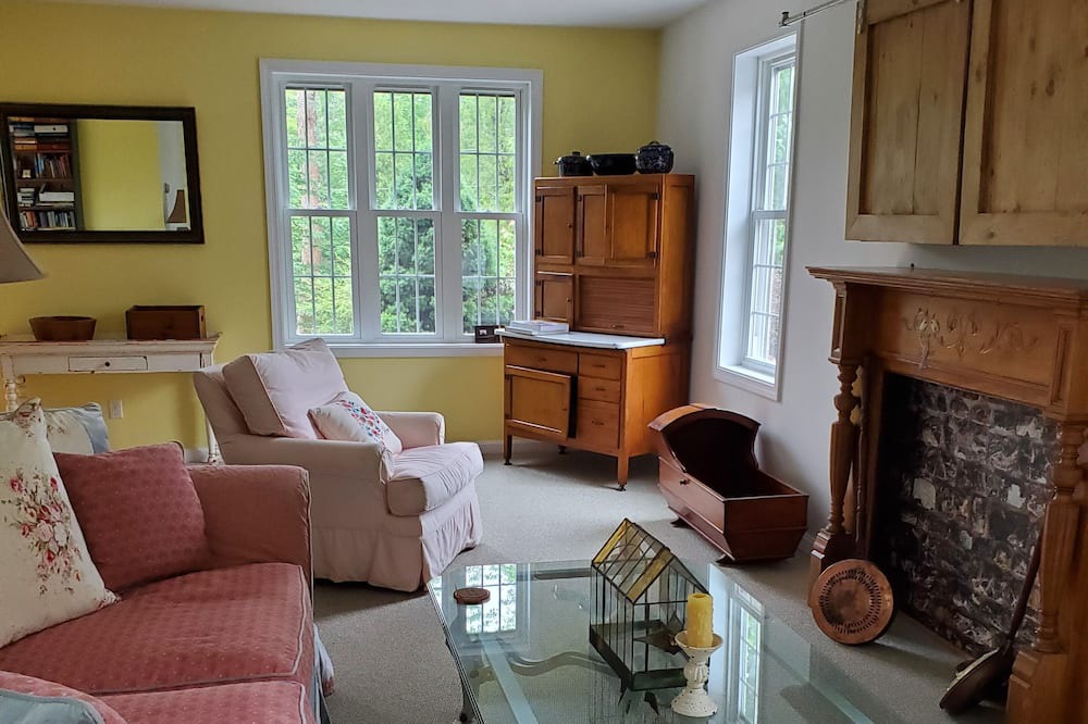 Photo of Livingroom in Town Hill