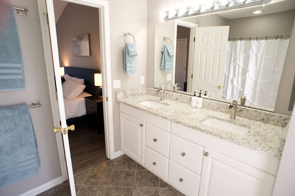 Photo of Bathroom in Oakley
