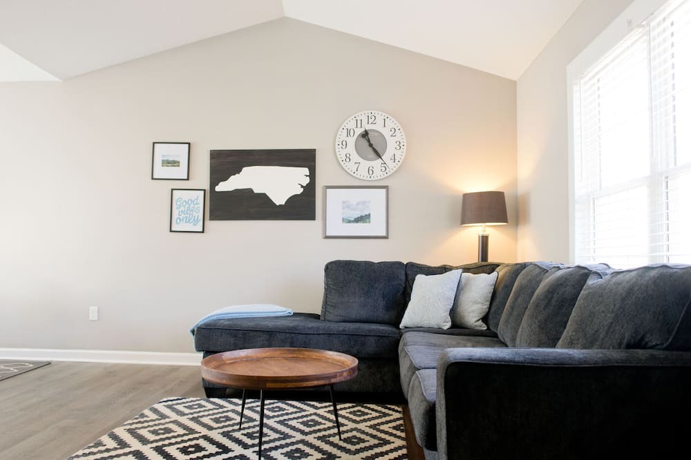Photo of Livingroom in Oakley