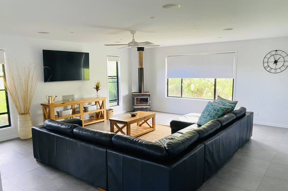 Photo of Livingroom in Main Arm
