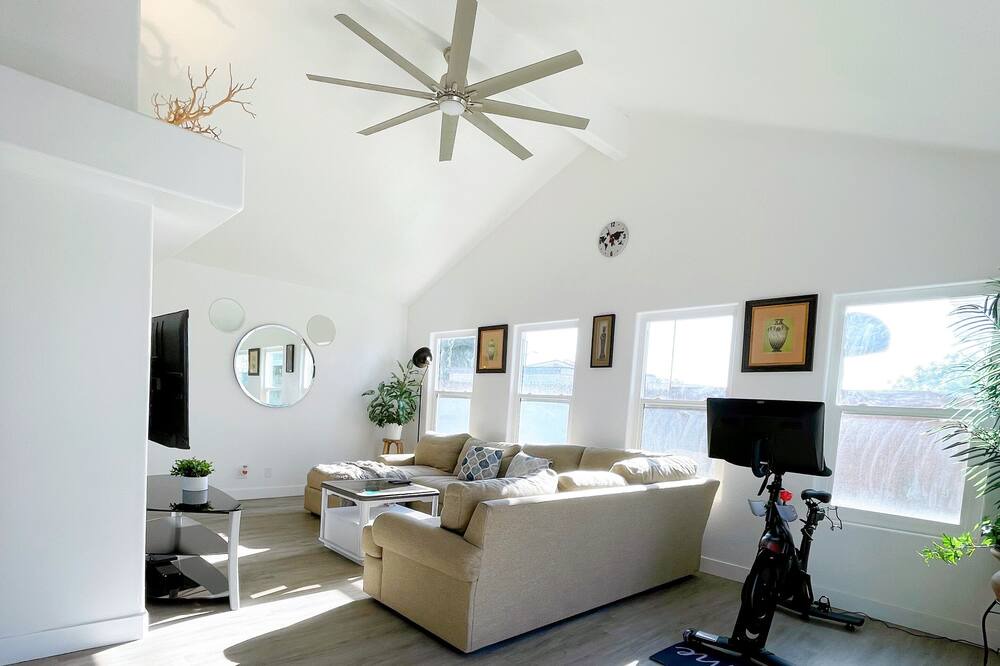 Photo of Livingroom in Southwest Anaheim