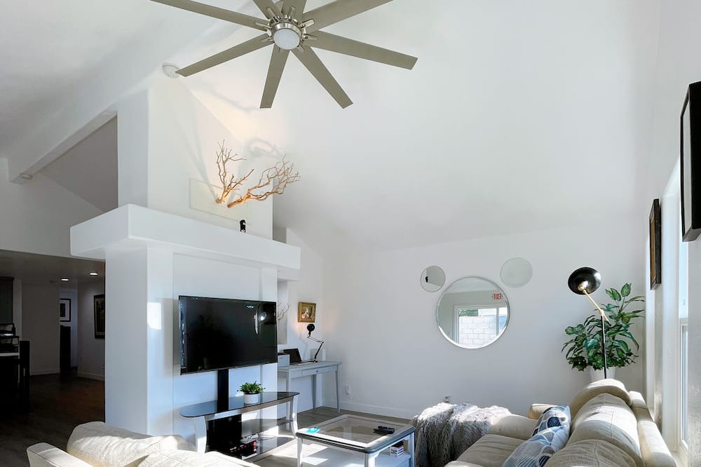 Photo of Livingroom in Southwest Anaheim