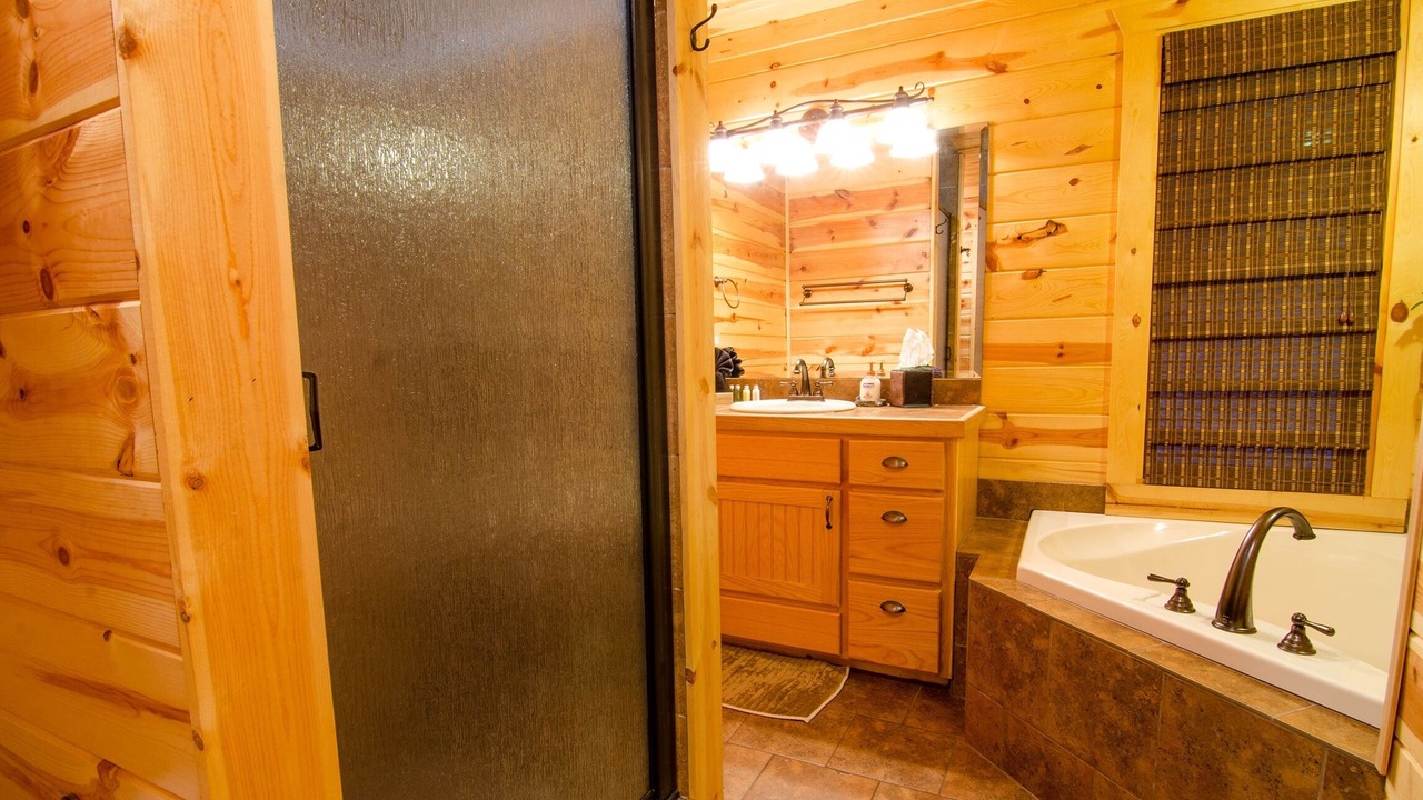 Photo of Bathroom in Broken Bow