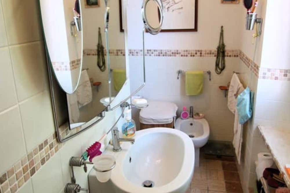Photo of Bathroom in Capalbio