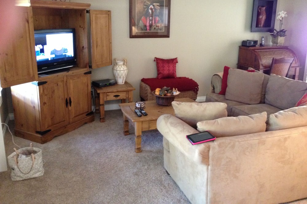 Photo of Livingroom in Palm Desert