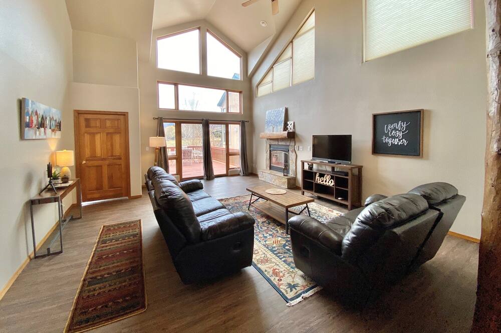 Photo of Livingroom in Dalton Ranch