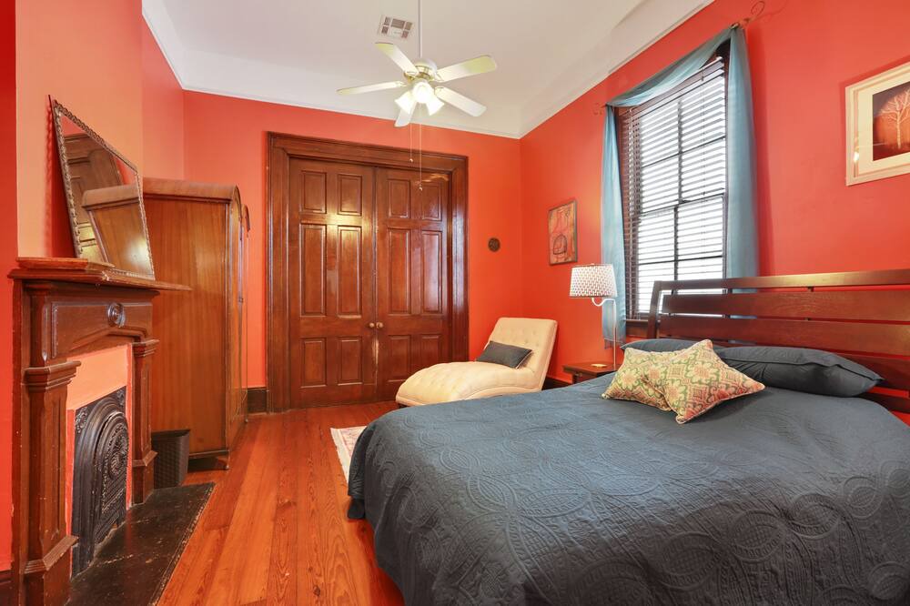 Photo of Bedroom in Algiers Point