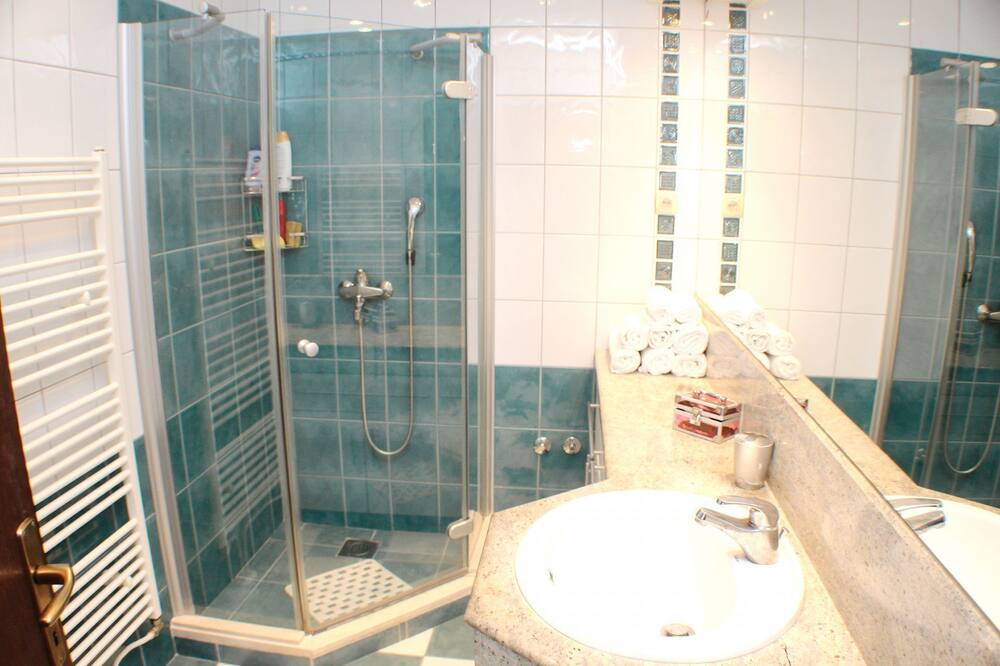 Photo of Bathroom in Brist