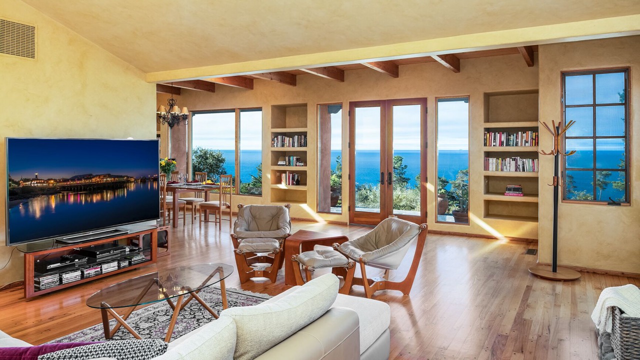 Photo of Livingroom in Carmel Highlands
